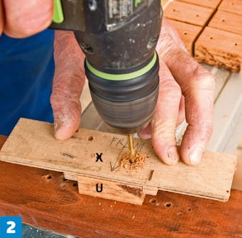 Bygga Cykelgarage: Skenorna till vagnen med cyklar Bygga Cykelgarage: Skenorna till vagnen med cyklar